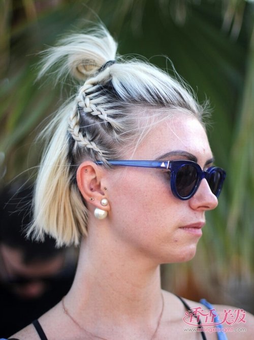 ���з�ɫ���������෢Ҳ̫���� ���ڻؼ�������ͷ����ͷ�ʱ���