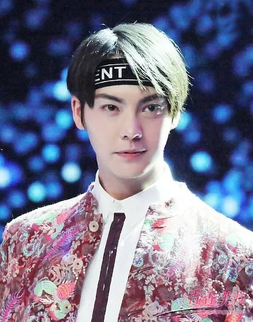 �����̷�ֻȾ����Ҳ�ܺ�˧�� �������¶�ֱ��˧���¸߶�