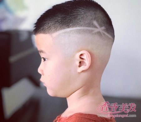 男婴儿短发来点雕刻很不错 一岁左右男宝宝个性发型回头率爆表