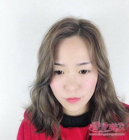中长发烫一烫更好驾驭 女生中长发烫发这几款今年超火爆