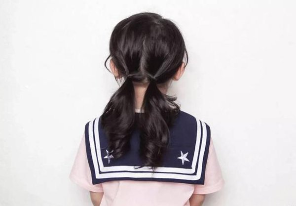 һ��˿����Ů��˫��β����ð�� ��ͯ˿���෢�̳�������ղ�