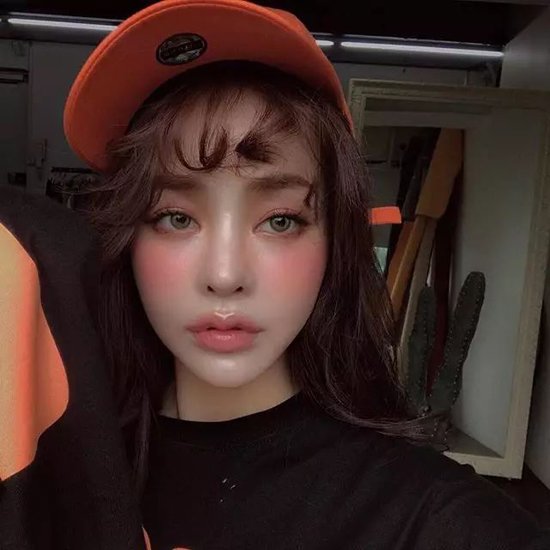 ���뻻�����Ǿͻ�����ɫ ���������е�ͷ����ɫ�⼸��ٴ�