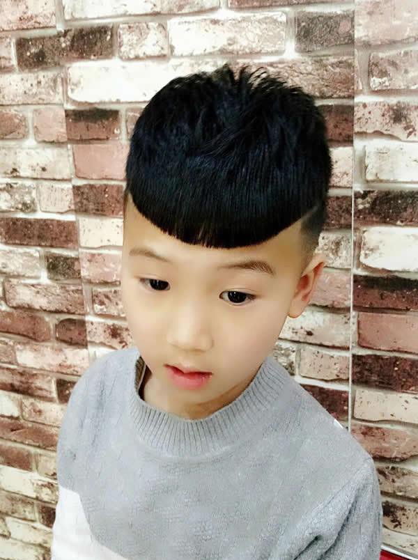 ����ͷ�ڼ�Ҳ�ܼ� С��������ͷ����ͼ������һ���ͻ�