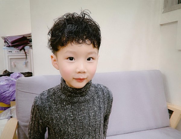 С�к�����Ҳ�³� 4��С�к�˧�����з���ͼƬ