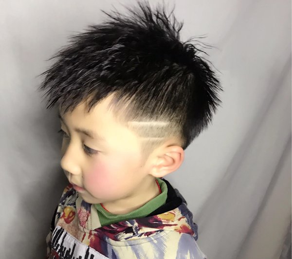 С�к�����Ҳ�³� 4��С�к�˧�����з���ͼƬ