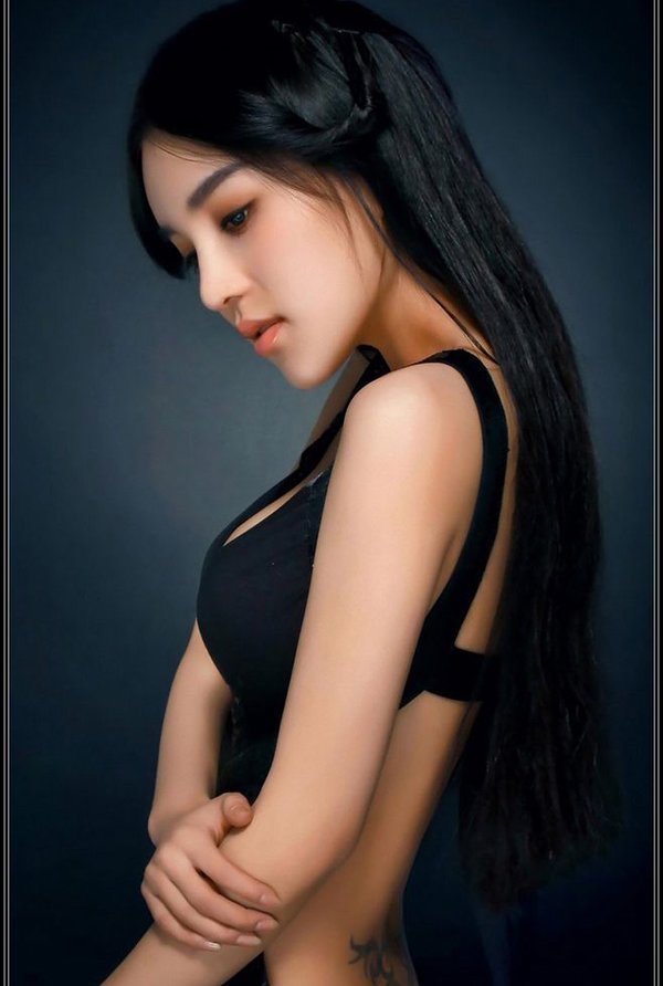 �㿴���ϵĳ�ֱ��������һ���ӱ�Ů�� �߼��ּ�Լ�ĳ�ֱ������Ҳ̫����