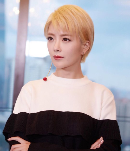 ��holdסְ������������ ְ��Ů�԰���Ů�����̷������Ƽ�