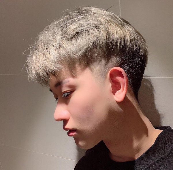 �����ˣ����ߺͺ�������ķ��͸����� �����������¶̷�����ʾ��