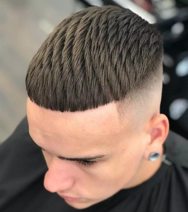 �����ˣ����ߺͺ�������ķ��͸����� �����������¶̷�����ʾ��