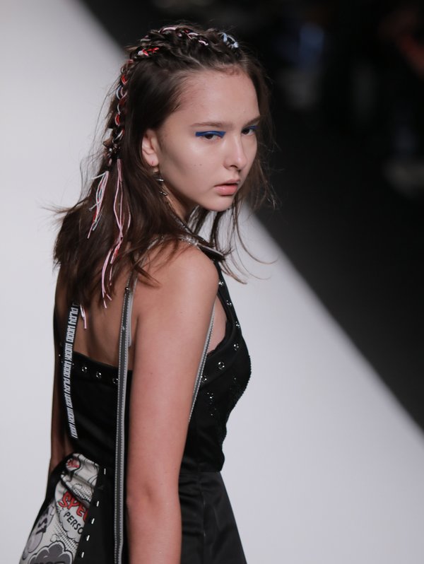 ��ͷ����෢������������� ��Ҫ������Ů�����⼸����Ա෢�͹���