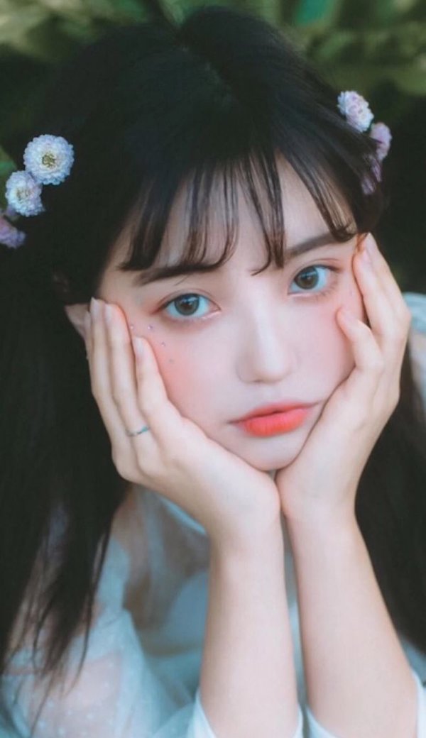 清纯美少女更爱长直发 春季00后女孩最值得尝试的长直发造型图片