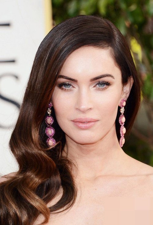 ����Ů���������մ���ͷ��ͼƬ ��������ɫ�ʺϾ��̳���ͷ��