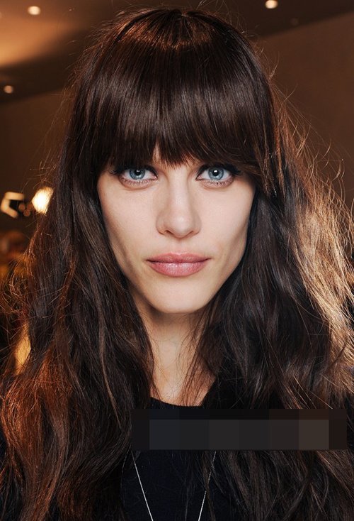 ����Ů��Ⱦʲô��ɫͷ���ÿ� ���������Գ���Ů��Ⱦ�ֺ�ɫ