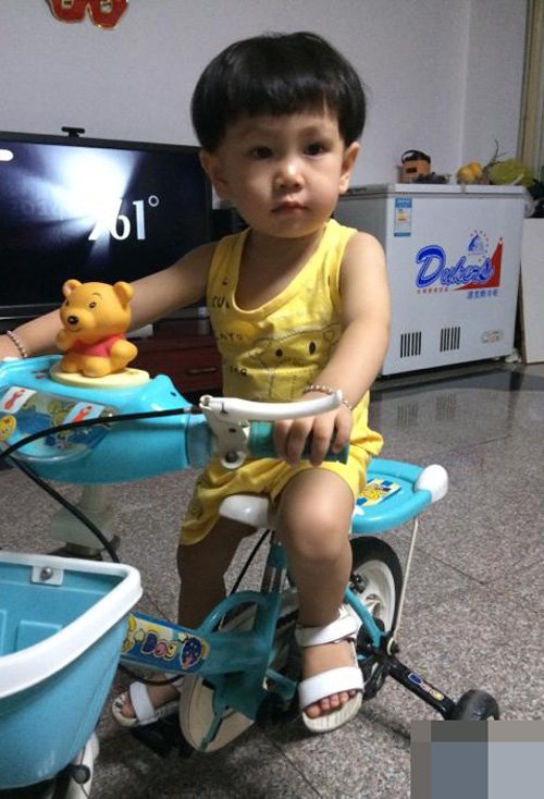 ���̵���ͯ�Լ���������ͼ�� С������˧����ͷ����������