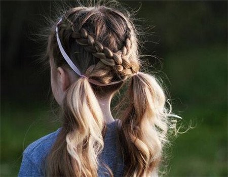 ����С�裬�Դ��ɰ����� ����ļ�Ů����������������˫��β�͹���