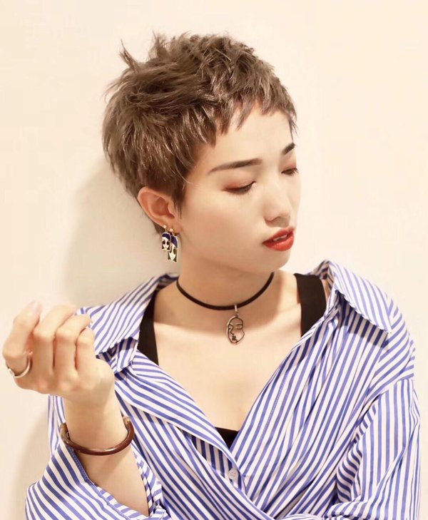 ���ײ�����·���㻹�����ɫ �����԰׻������ķ�ɫ��Ƥ����Ƥ������