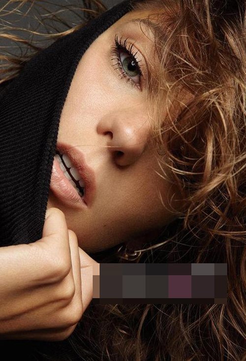 ��Ů�ⷭ�����ͷ����������Ȧ �����뷢ɫ���ִ�����Ů��