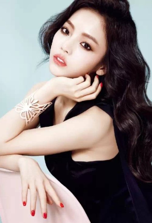 ������Ů���г������������� Լ����ѿ���ͷ������ͼƬ