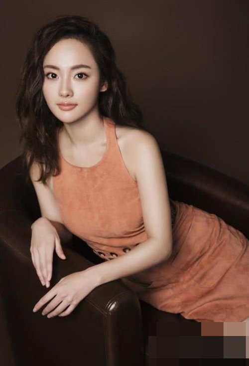 ������Ů���̾�ͷ��ʱ�г����� �ɶ���Ů�ʺϾ��ĳ�ͷ��