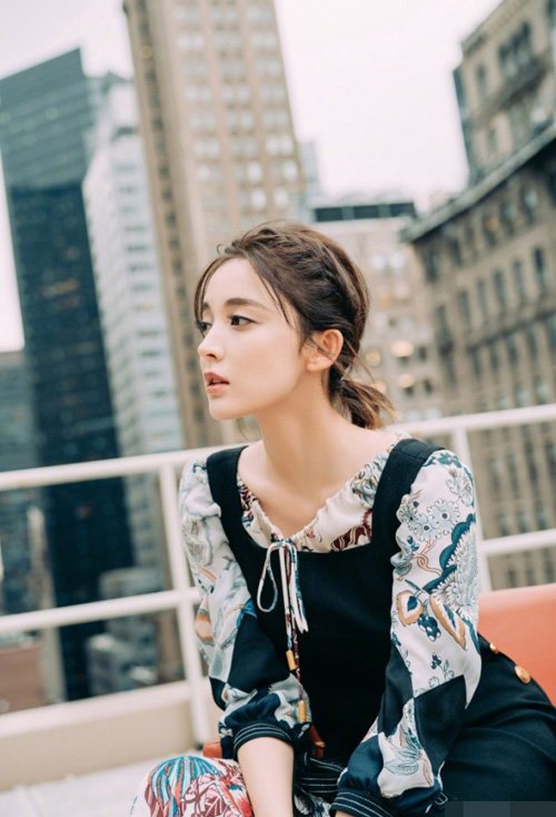 ѧ������ͷ����ô���ÿ� У԰����崿��������ʾ��