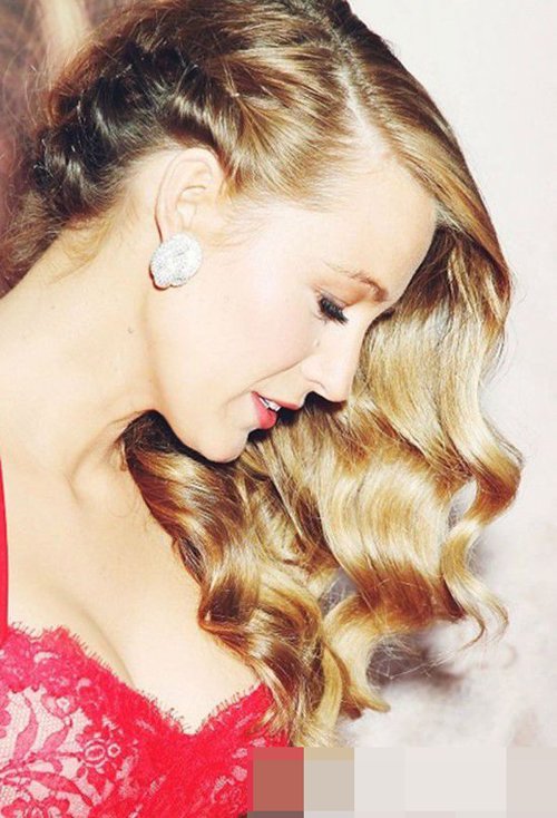 Ů�����ò��˾����������� ʢ�ĳ����е�ͷ����ɫʾ��