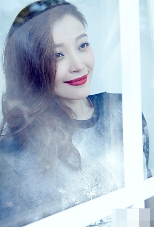 Ů�����ò��˾����������� ʢ�ĳ����е�ͷ����ɫʾ��