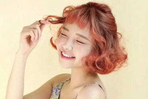 С��Ů���ɰ����¾������� ���հ������鶯����ͷ��ͼ