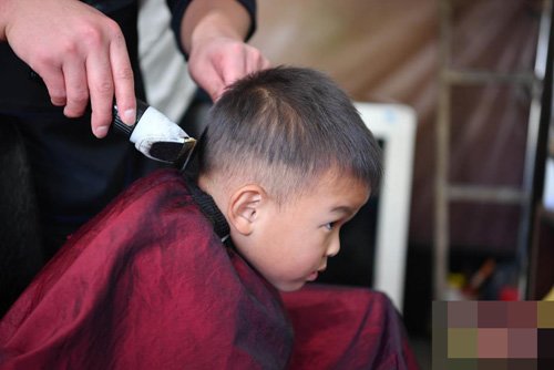 ��ͯ����̷�����ͼƬ���� ��Ƥ�ɰ��к���˧���̷�