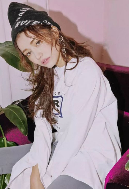 ����Ů���ʺ���ʲô������ ��ϵʱ�־�ͷ����������