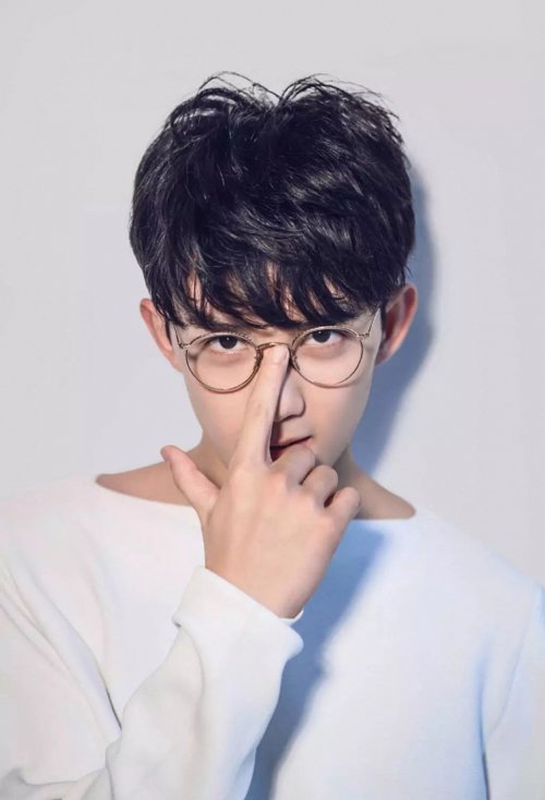 �����ÿ�˧���Ķ̷����� ����һ���ͷ�������˰���