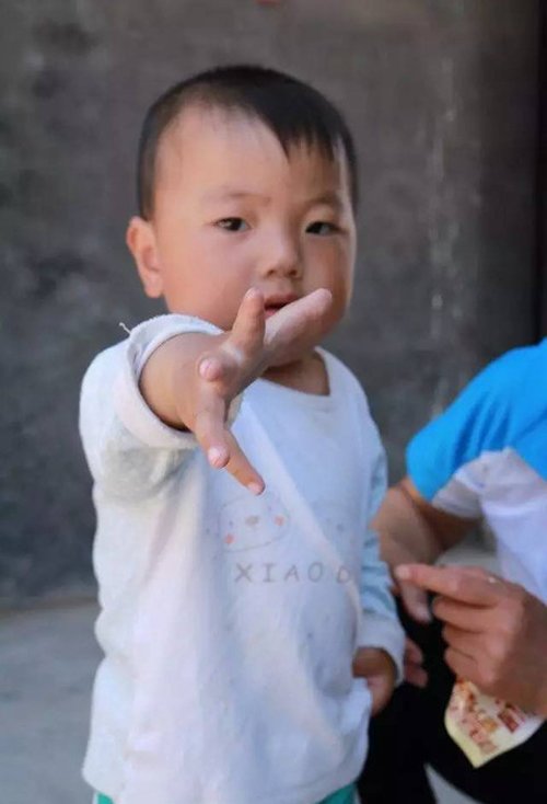 һ����к��������ͼƬ ��������ĺ��Ӷ̷����