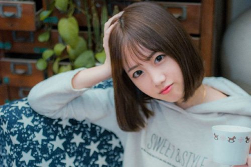 ����ѧ�����еķ�������Щ У԰Ůѧ�����崿�̷�ͼ��