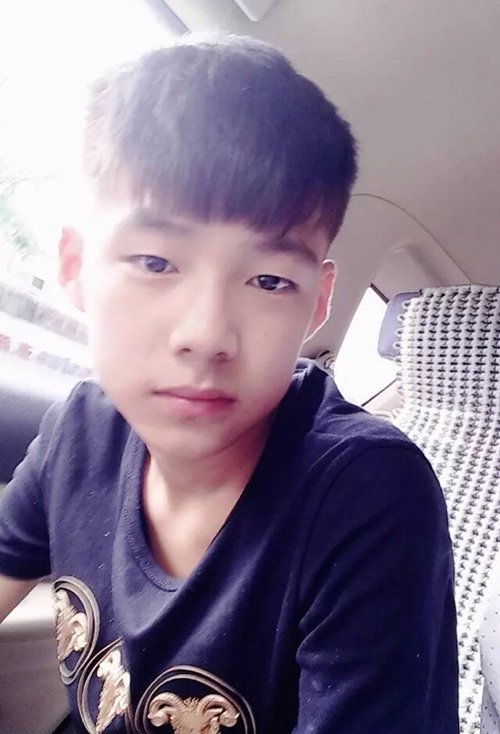 13��������˧��Ķ̷����� С�����ʺ����ʱ�ж�ͷ��