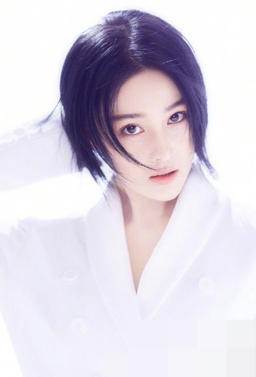 热推女生最新短发小巧可爱 露额炫美的女生短头发打造