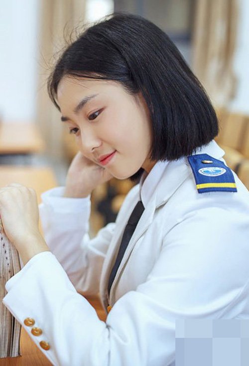 ����Ů�����¶̷�С�ɿɰ� ¶��������Ů����ͷ������