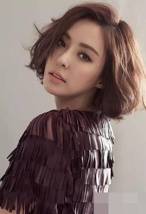 ����Ů����������ͷ������ ���м������ֵľ��̷����