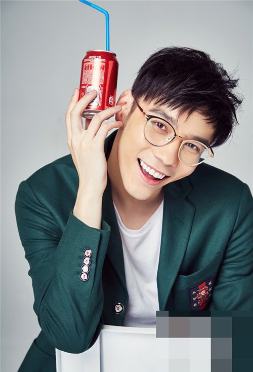 男生青春洋溢短发随你挑选 塑造亚洲风采男生短发打造