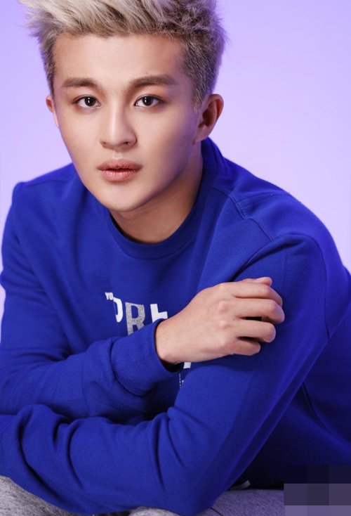 男生青春洋溢短发随你挑选 塑造亚洲风采男生短发打造