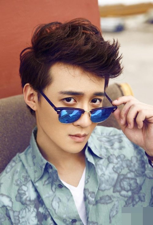 男生青春洋溢短发随你挑选 塑造亚洲风采男生短发打造