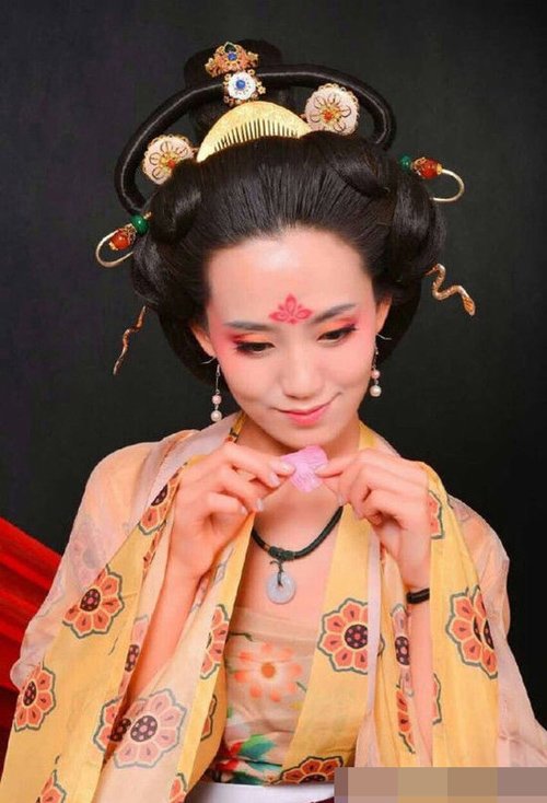 �Ƴ�ŷ糤���������ʹ�ȫ �������Ů������ͷ��ʾ��