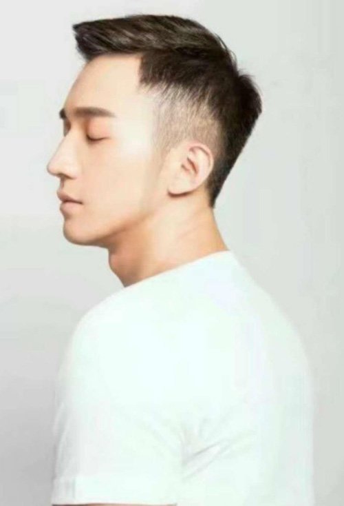 С�������߲��̷������ഺ ˧�����ȵ���������չʾ