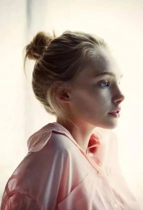 ���������ŵ�����ͷ����ϵ �ֵ���ס������Ů������ͼ