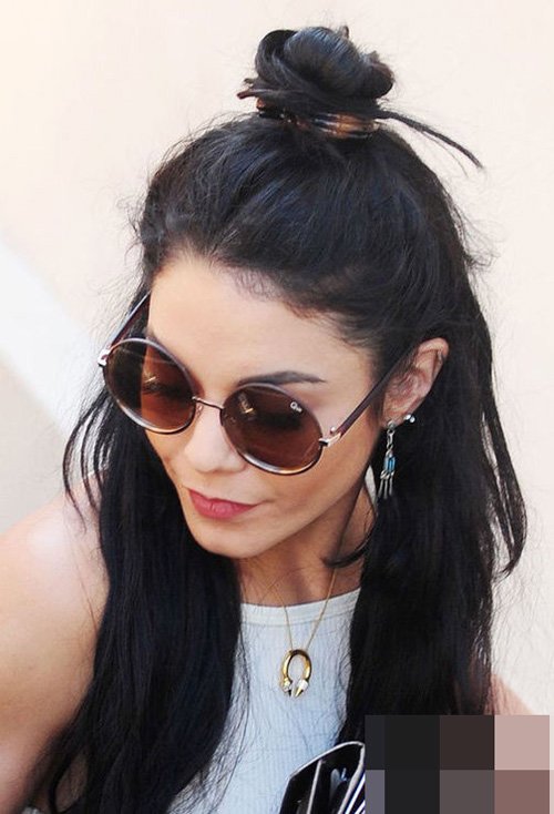 ���������ŵ�����ͷ����ϵ �ֵ���ס������Ů������ͼ