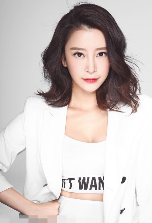 Ů���ж̾������������ÿ� ���ܻ�ӭ��Ů������ͼ