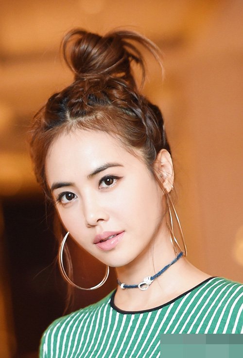 Ů�����߷�������Ϯ�������� ����Ů���ʺ������Է�ͷ��