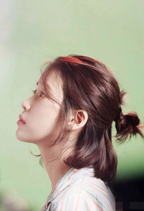 ����Ů�������ͷ��ʱ������ ���ڶ�Ů����Ԧ�Ľ��Ƿ�ɫ