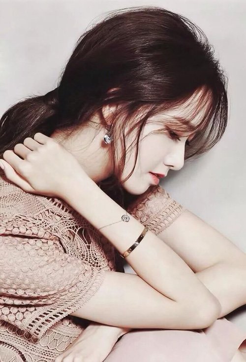 ����Ů�������ͷ��ʱ������ ���ڶ�Ů����Ԧ�Ľ��Ƿ�ɫ