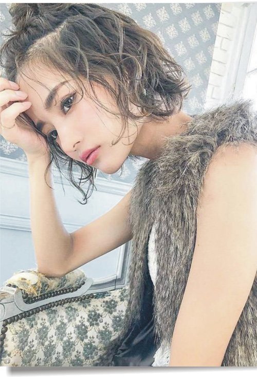 �̷���Ů���ʺ�Ⱦ�ķ�ɫ ������ˬ���˶�ͷ������