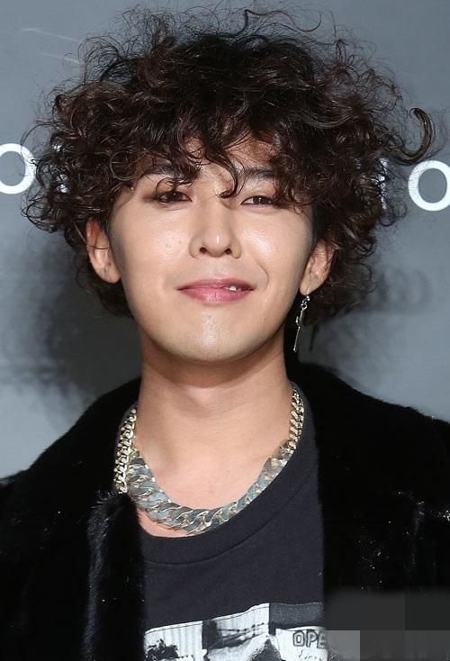 �����̱�ըͷΪ���ͣ�� �ٱ�˧��ʱ�ж̷��ķ���