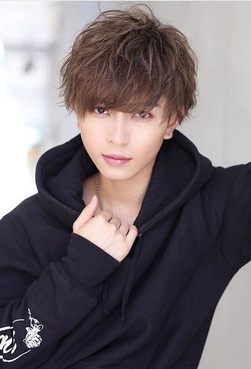 �����̱�ըͷΪ���ͣ�� �ٱ�˧��ʱ�ж̷��ķ���